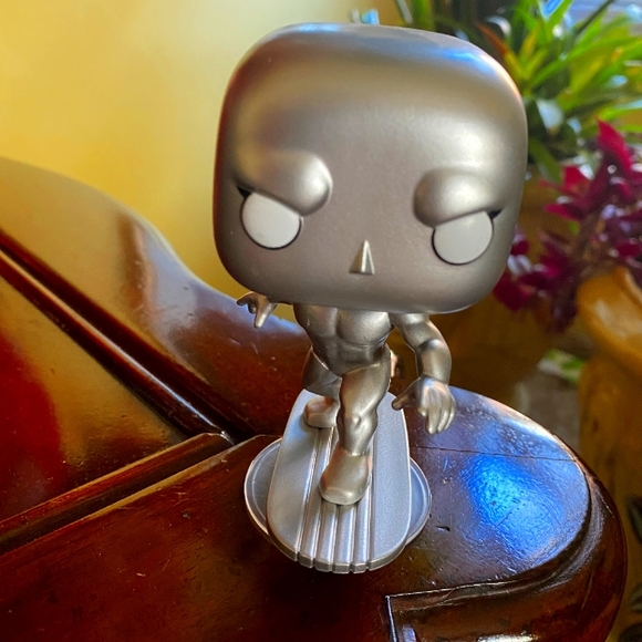 Funko Pop! Silver Surfer - Picture 2 of 3
